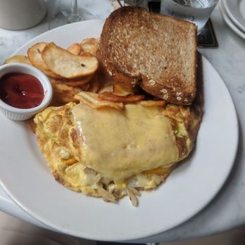 D4 Irish Pub & Cafe - Dublin omlette - Irish Pub Near Me - Chicago, Illinois