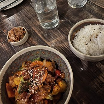 Modita - Sweet & Spicy Sesame Chicken - Sushi Bars Near Me - Indianapolis, Indiana