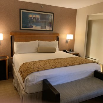 Inn at Great Neck - King sized bed. - Hotels Near Me - Great Neck, New York Inn at Great Neck - King sized bed. - Hotels Near Me - Great Neck, New York