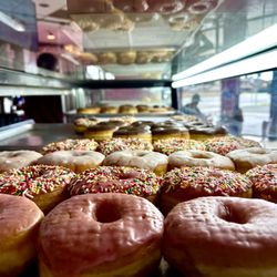 Glee Donuts & Burgers