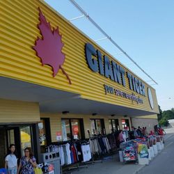 Giant Tiger - Outside signage