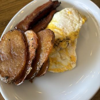 Cracked Pepper Bistro - Scrambled eggs, potatoes and bacon - New American Near Me - Fresno, California Cracked Pepper Bistro - Scrambled eggs, potatoes and bacon - New American Near Me - Fresno, California