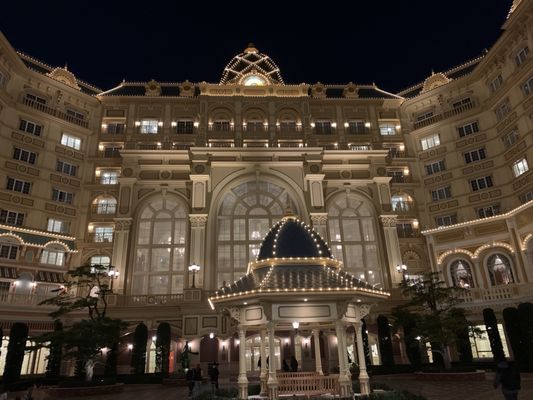 Tokyo Disneyland Hotel by null