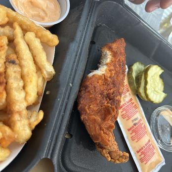 Dave's Hot Chicken - Sandwiches Near Me - Salem, Oregon