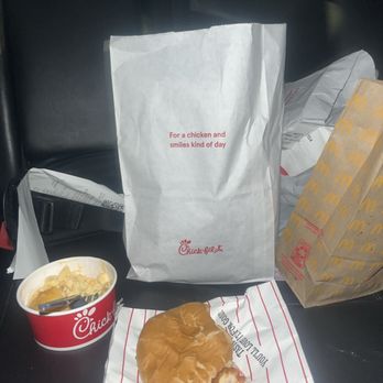 Chick-fil-A - Everything wrong plus the McDonalds to fix it - Fast Food Near Me - Perrysburg, Ohio Chick-fil-A - Everything wrong plus the McDonalds to fix it - Fast Food Near Me - Perrysburg, Ohio