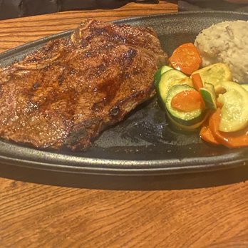 Outback Steakhouse - New York strip with veggies and mash potatoes - Steakhouses Near Me - Naperville, Illinois Outback Steakhouse - New York strip with veggies and mash potatoes - Steakhouses Near Me - Naperville, Illinois