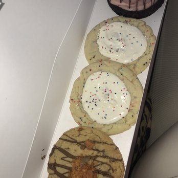 Crumbl - Tatum - Butterfinger, circus animal, strawberry cheesecake - Bakeries Near Me - Phoenix, Arizona Crumbl - Tatum - Butterfinger, circus animal, strawberry cheesecake - Bakeries Near Me - Phoenix, Arizona