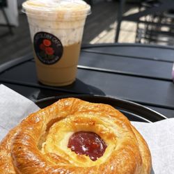 Plantology Café - guava cheese pastry and la fresa latte