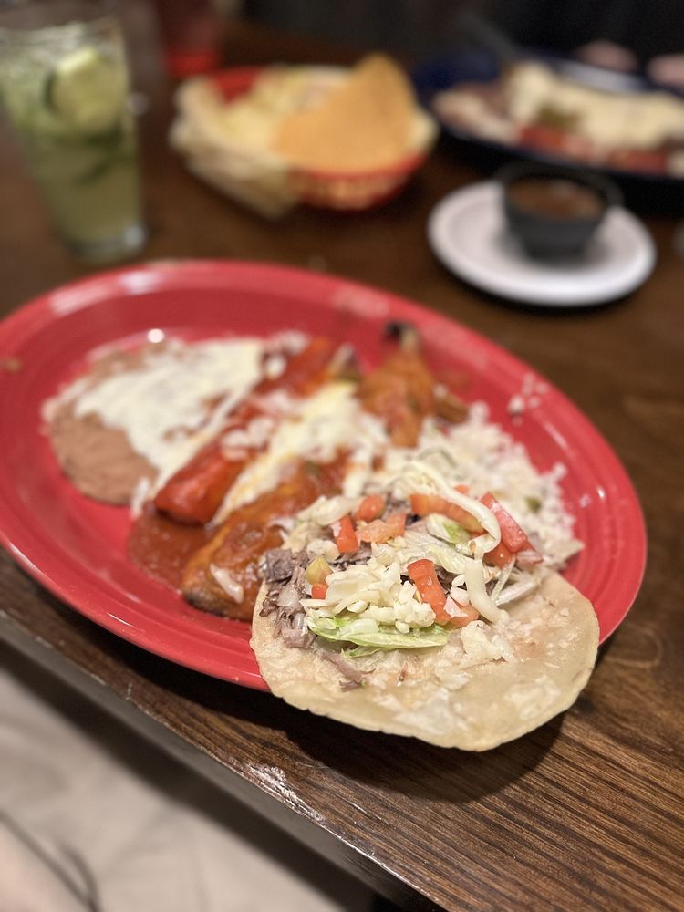 Los Bandidos De Carlos & Mickey's