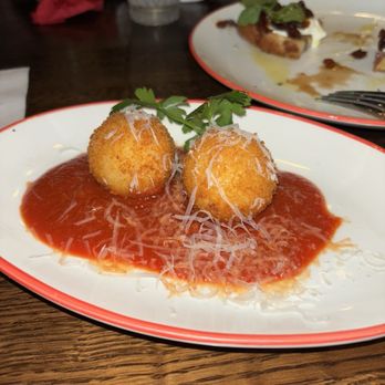 Labriola Ristorante - Oak Brook - Pizza Near Me - Oak Brook, Illinois
