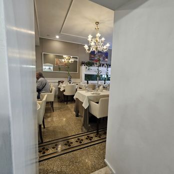 Crispi 19 - Interior dining - Wine Bars Near Me - Rome, RM