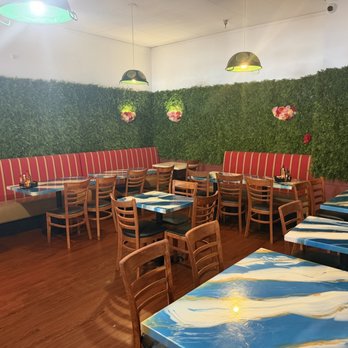 Bubbles & Delights Café - Cafes Near Me - Petaluma, California