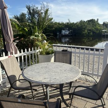 Longbeach Cafe - Outdoor patio - American Near Me - Longboat Key, Florida