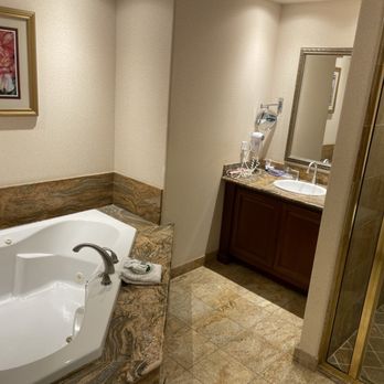 Churon Winery - Spa tub - Wineries Near Me - Temecula, California