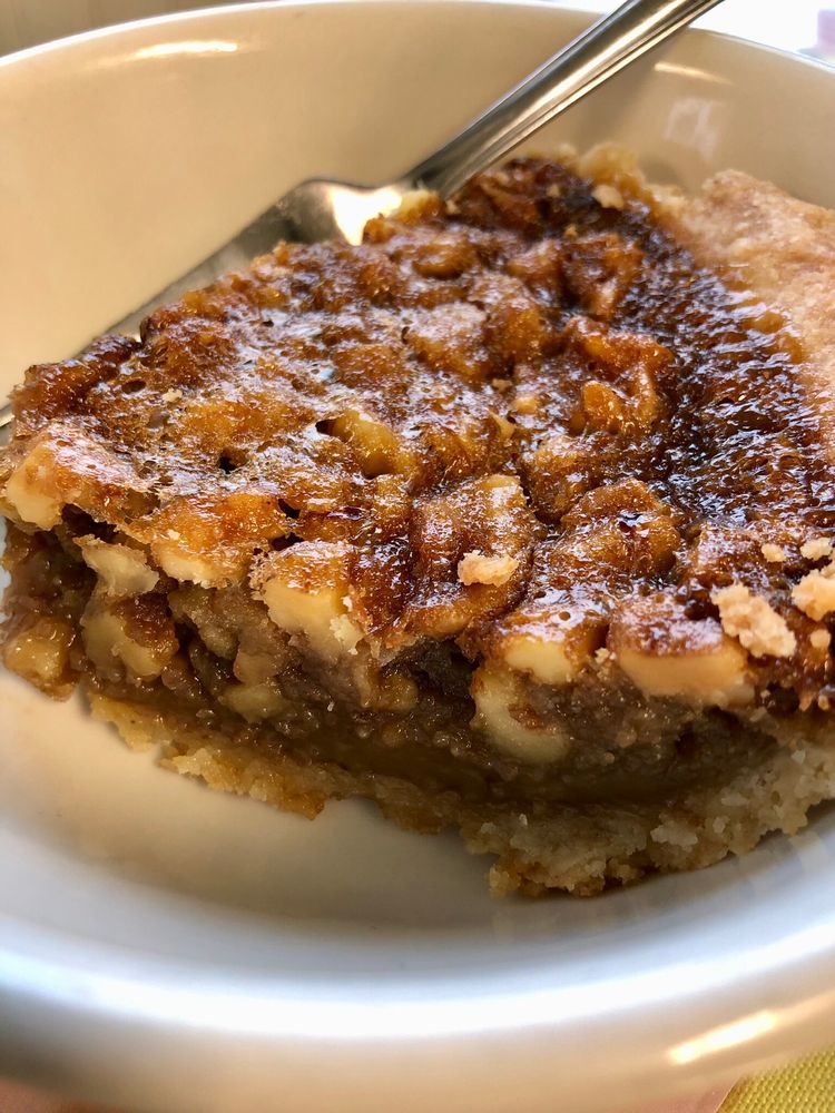 Apple Lucy's Bakery and Diner Logo