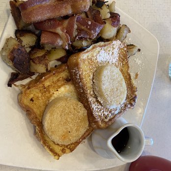 Mitzi's Table - Eggs on an Island - American Near Me - Bethlehem, Pennsylvania Mitzi's Table - Eggs on an Island - American Near Me - Bethlehem, Pennsylvania