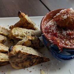 Pizzeria Tratto Napoletana - Meatballs with focaccia bread