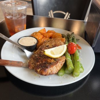 Ultimate Grill - Chicken, sweet potato, Asparagus - American Near Me - Carteret, New Jersey