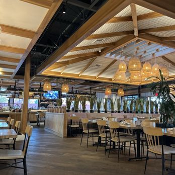 Pacific Catch - Restaurant Interior - Seafood Near Me - Tustin, California