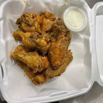 Wing Dawgz - chicken wings in a styrofoam container - Chicken Wings Near Me - La Vernia, Texas