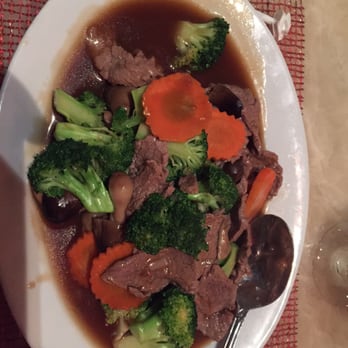Sawasdee Danvers - Beef broccoli and mushrooms - Thai Near Me - Danvers, Massachusetts