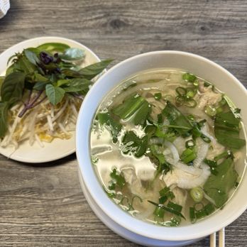 Pho 999 Reseda - Phở Gà (Chicken Pho) regular size thin noodle - Vietnamese Near Me - Reseda, California Pho 999 Reseda - Phở Gà (Chicken Pho) regular size thin noodle - Vietnamese Near Me - Reseda, California