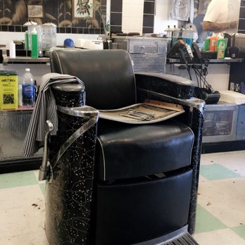 Crows Nest Barbershop - Awesome barber chair. - Barbers Near Me - Hamilton, Ontario