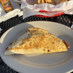 3 Agaves Mexican Restaurant & Cantina - Regular quesadilla