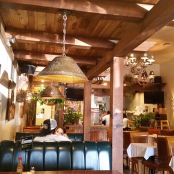 La Caravana - Salvadoran Near Me - Pasadena, California