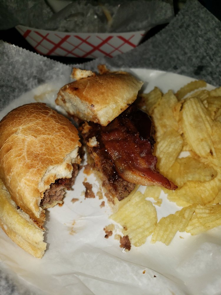 CORNER BAR & RESTAURANT Updated October 2024 11 Photos & 13 Reviews 42 Mechanic St