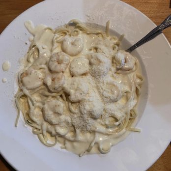 Giovanni's Italian Restaurant - Alfredo with shrimp - Italian Near Me - Sylacauga, Alabama Giovanni's Italian Restaurant - Alfredo with shrimp - Italian Near Me - Sylacauga, Alabama