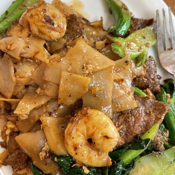 Karen Thai food - Pad saw aws, beef n shrimp - Thai Near Me - Saint Paul, Minnesota Karen Thai food - Pad saw aws, beef n shrimp - Thai Near Me - Saint Paul, Minnesota
