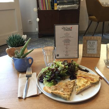 La Douce Parenthèse - Tartes salées faites maison et possibilité de faire moitié moitié dans votre assiette pour goûter à plusieurs saveurs. Plat à 8 euros - Tea Rooms Near Me - Bordeaux, 33