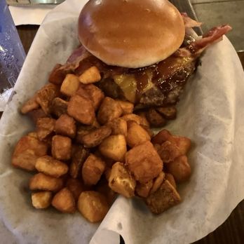 Leong’s Road House - Kiawe BBQ Burger - Comfort Food Near Me - Kapaʻa, Hawaii