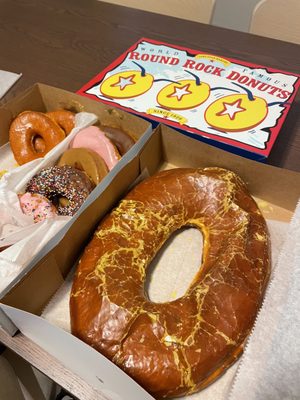 Round Rock Donuts by null
