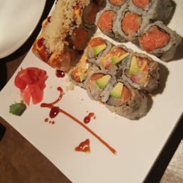 Spicy girls roll?! Spicy tuna house special roll