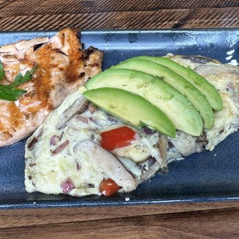 Link & Pin NorthCross - 3 Egg Omelette with salmon and avocado - Cocktail Bars Near Me - Huntersville, North Carolina Link & Pin NorthCross - 3 Egg Omelette with salmon and avocado - Cocktail Bars Near Me - Huntersville, North Carolina
