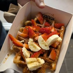 Oyya - Waffle with strawberries and no sauce (my preference) with 1/2 banana too