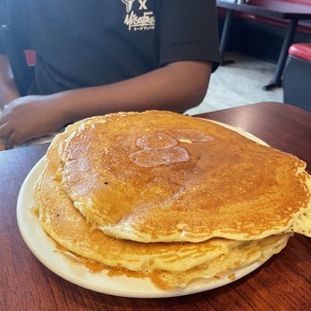 Crazy Otto's Diner Valencia - Pancakes are larger than the plate! - Breakfast & Brunch Near Me - Valencia, California
