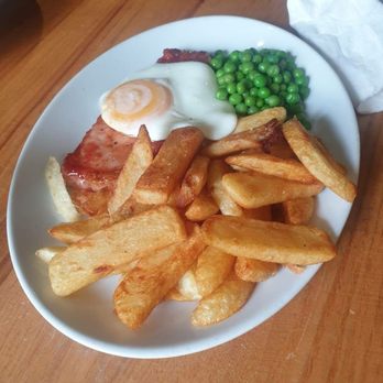 Four Crosses - Gammon and chips - Pubs Near Me - Gwynedd, AGY