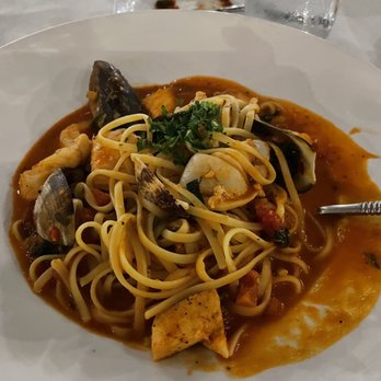 Ladera Grill - Linguini Con Frutti Di Mare - American Near Me - Morgan Hill, California