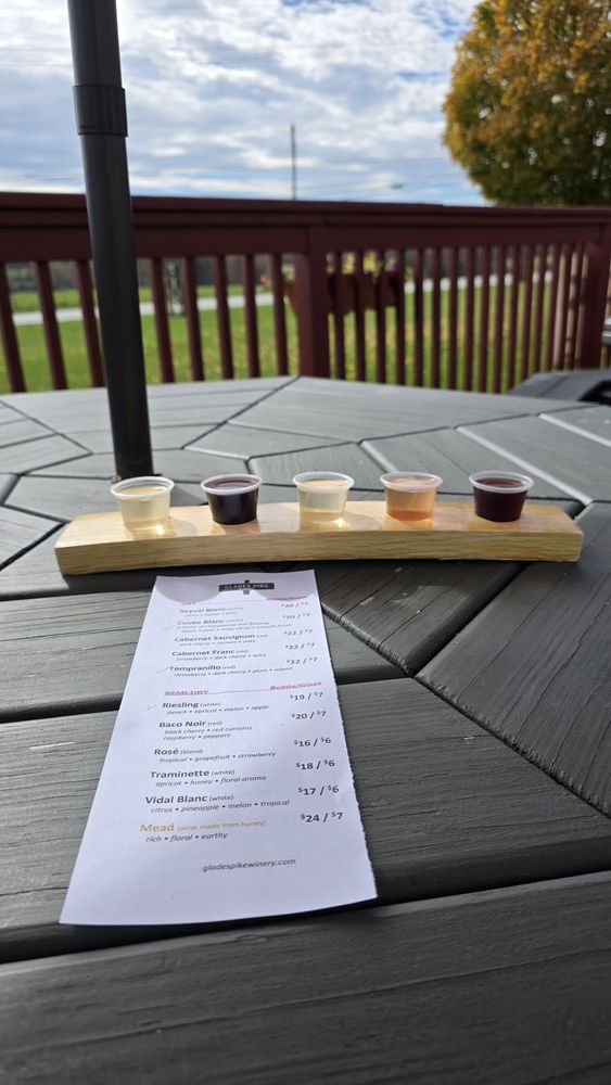 Glades Pike Winery Logo