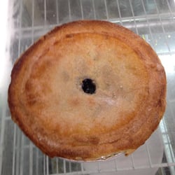 DeLuise Bakery