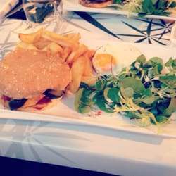 Le Grillardin - Burger du moment (pas à la carte). Viande très bonne et bien préparée, accompagnement très bien