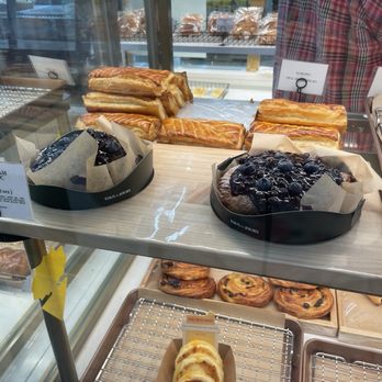 Tous Les Jours - Blueberry pastry - Bakeries Near Me - Gaithersburg, Maryland Tous Les Jours - Blueberry pastry - Bakeries Near Me - Gaithersburg, Maryland