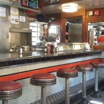 Summit Diner - Retro counter - Diners Near Me - Summit, New Jersey