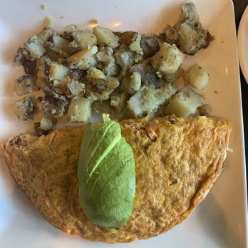 Cafe con Leche - Chorizo And Avocado Omelet - Mexican Near Me - Chicago, Illinois