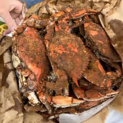 Waterman's Pride Seafood - Dozen male crabs