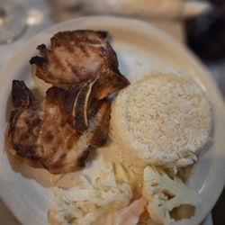 El Hipopótamo - Chuletas con arroz. Pork chops with rice.