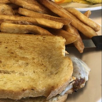 Katrina's Cafe - Chipotle Chicken Sandwich, Turkey Pesto Omellete - Breakfast & Brunch Near Me - Auburn, California